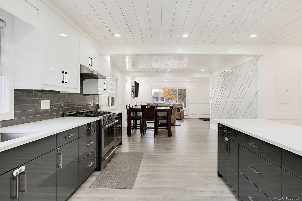 Victoria, BC V8R 4E4,2710 Victor St