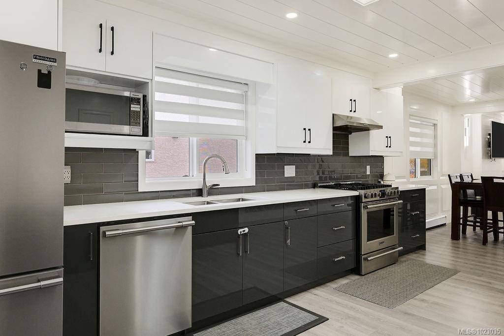 Victoria, BC V8R 4E4,2710 Victor St