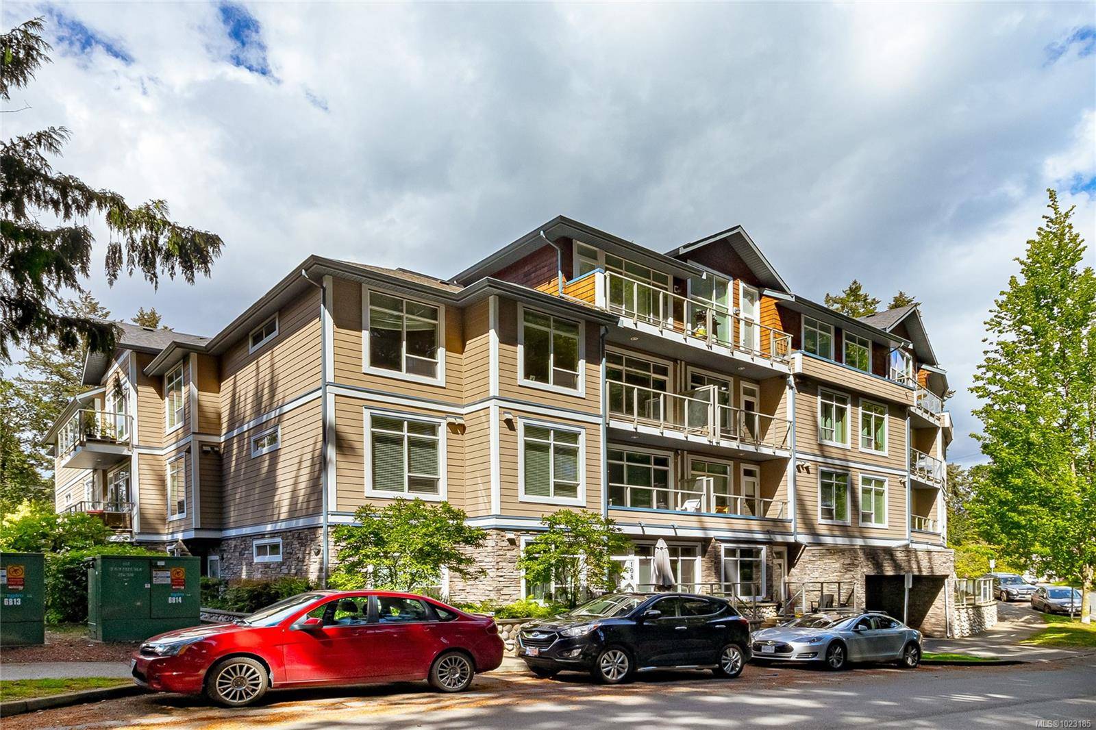 Langford, BC V9B 2R5,608 Fairway Ave #202