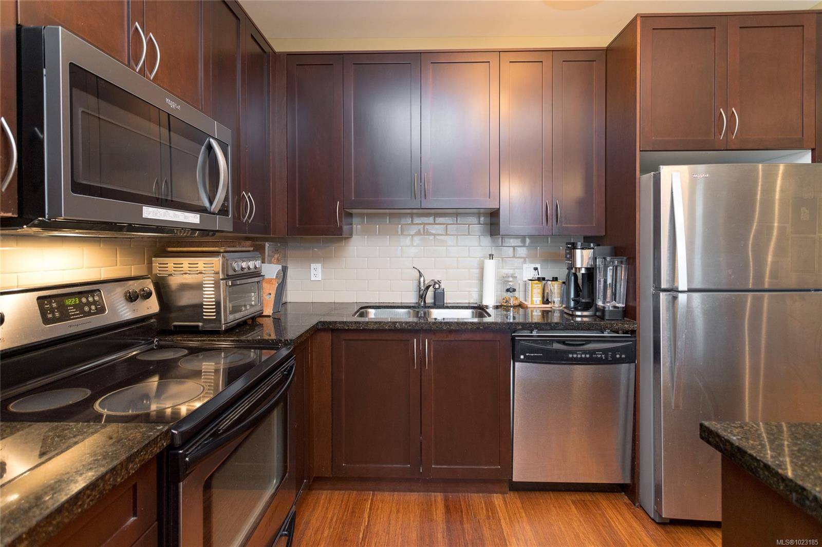 Langford, BC V9B 2R5,608 Fairway Ave #202