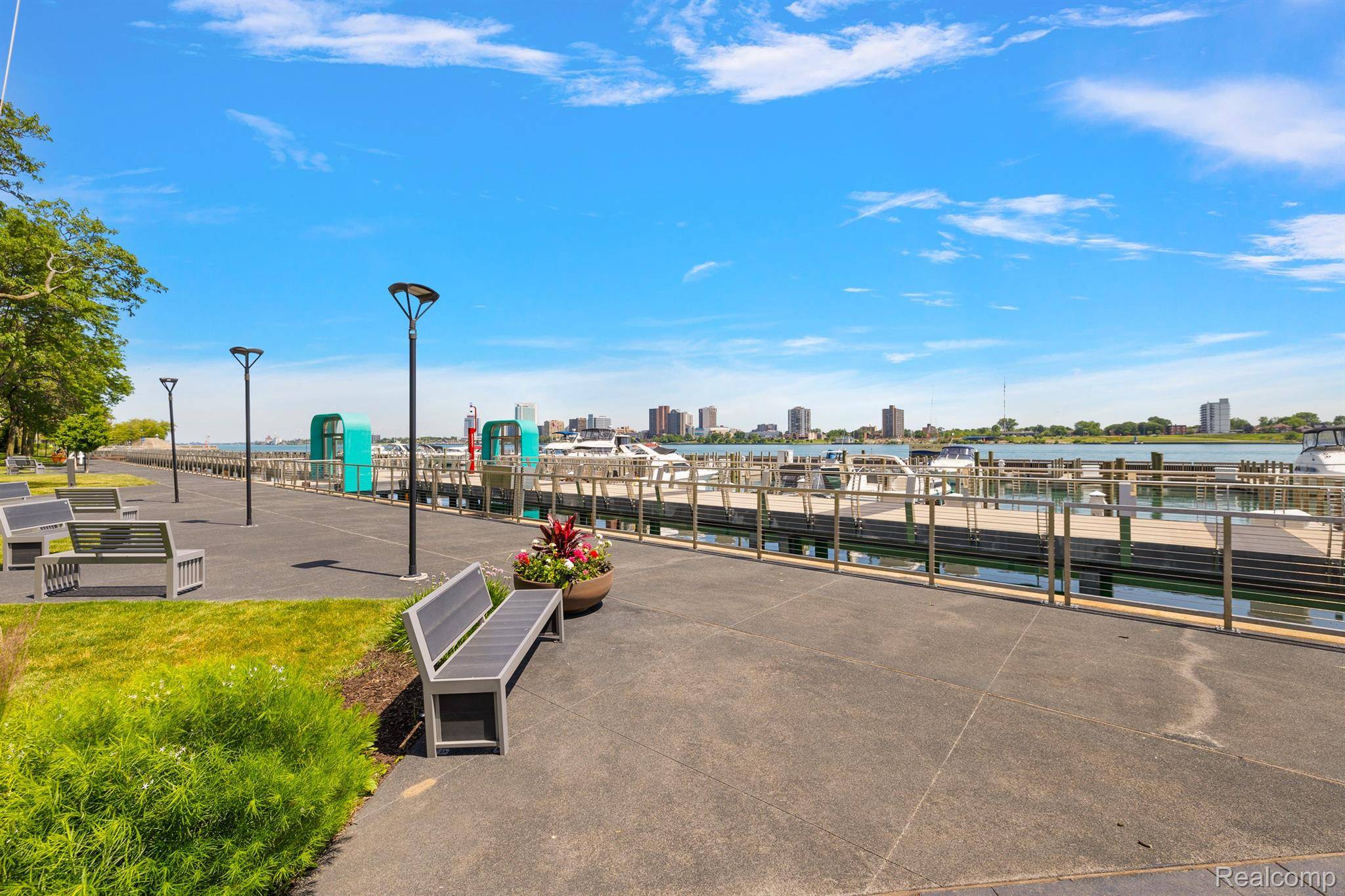 Detroit, MI 48226,1001 W JEFFERSON AVE #300 8i