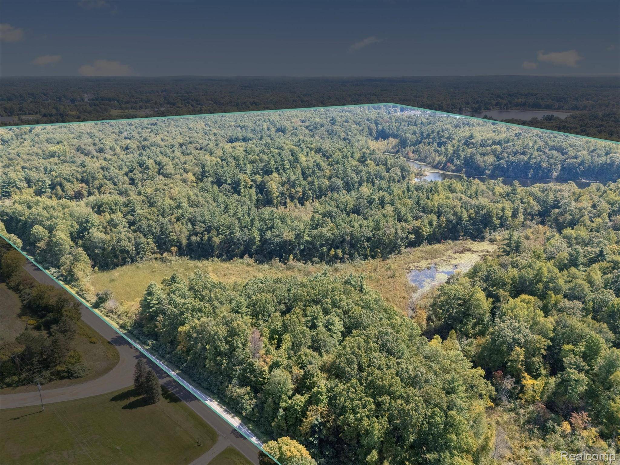 Columbiaville, MI 48421,267 W Barnes Lake RD