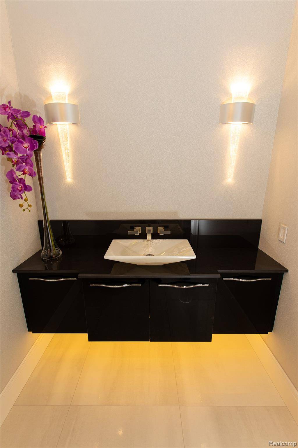 Bloomfield Hills, MI 48304,556 Barrington CT