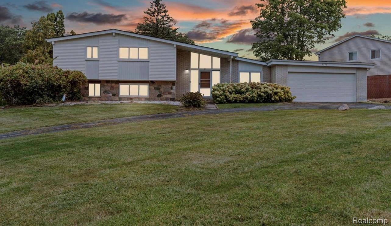 West Bloomfield, MI 48322,5590 Pembury