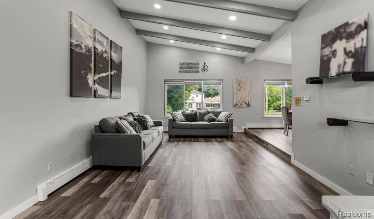 West Bloomfield, MI 48322,5590 Pembury