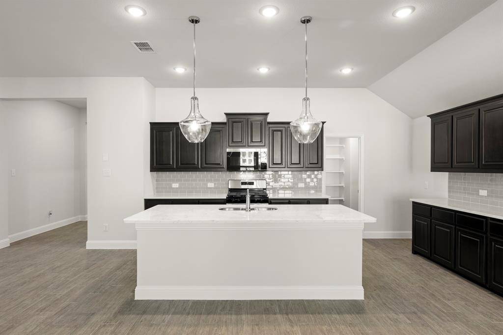 Balch Springs, TX 75181,103 Whistling Duck