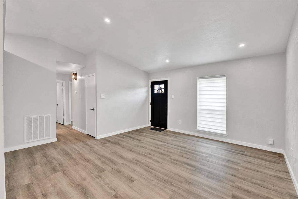 Arlington, TX 76014,2308 Foxcroft Lane