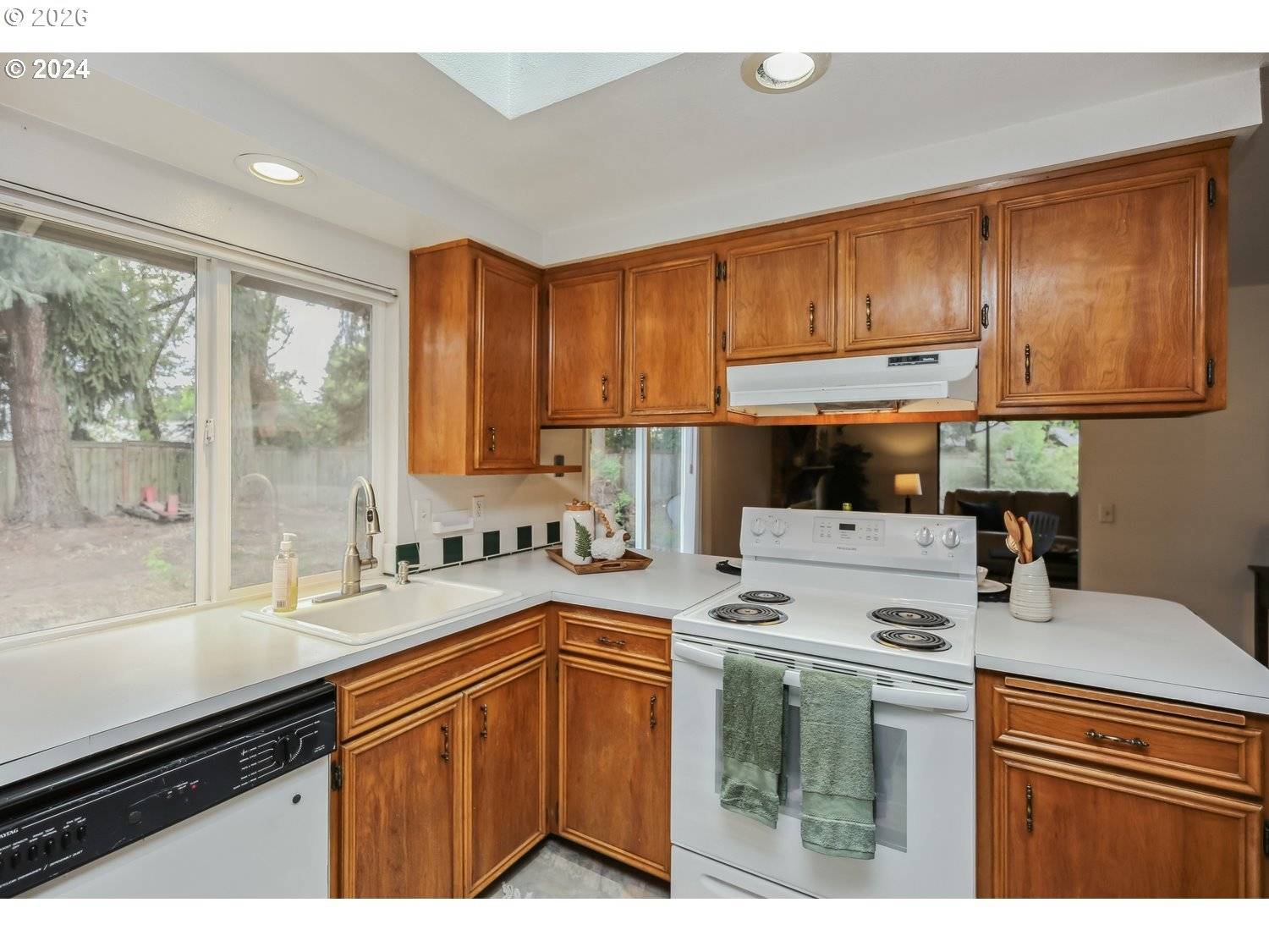 Eugene, OR 97408,2420 WILLONA DR