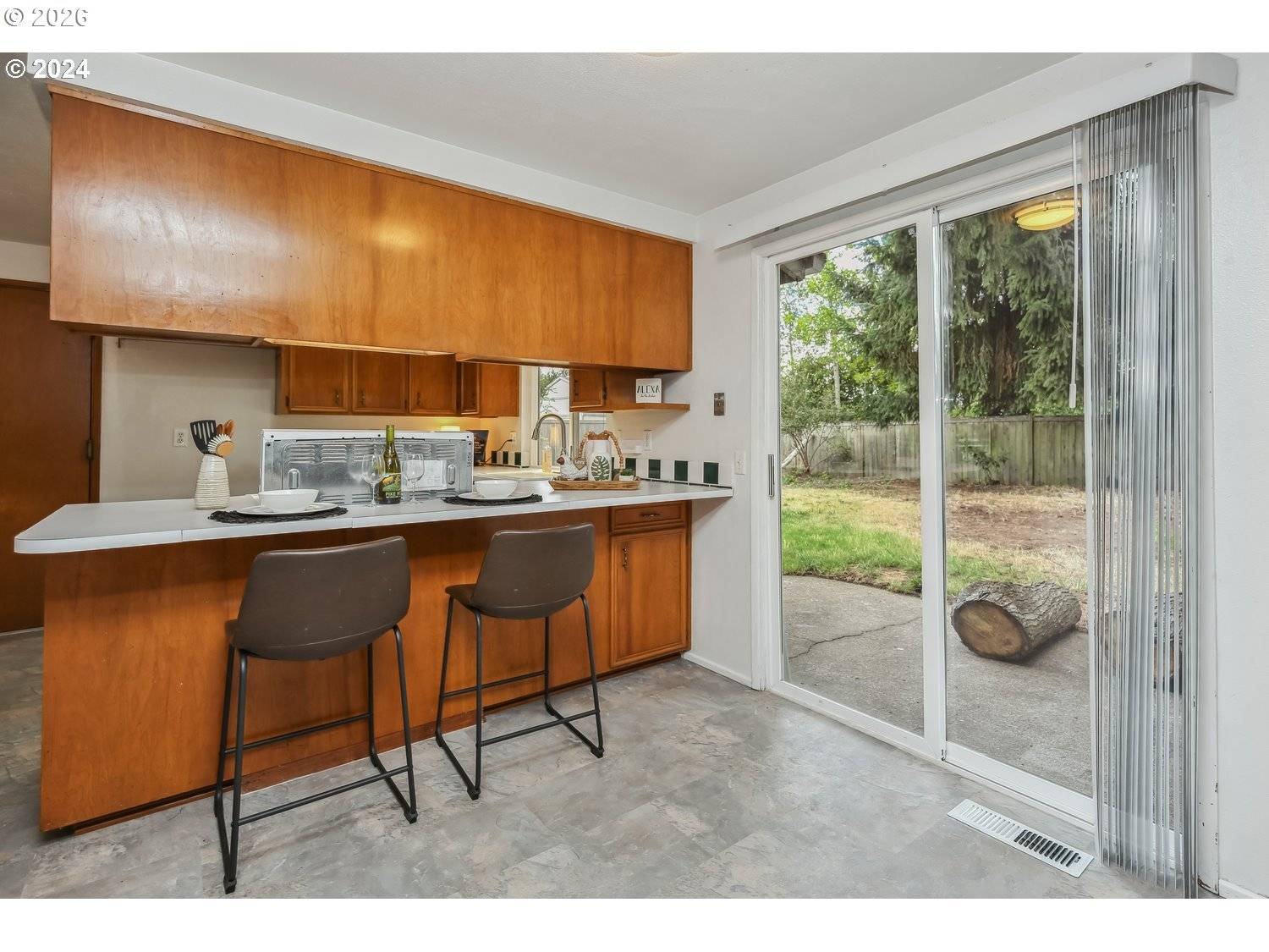 Eugene, OR 97408,2420 WILLONA DR