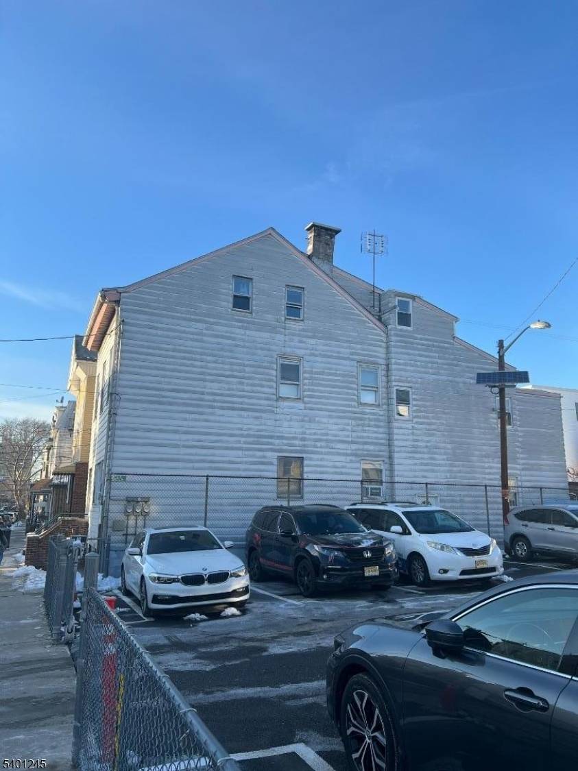 Newark City, NJ 07105,195 Walnut St