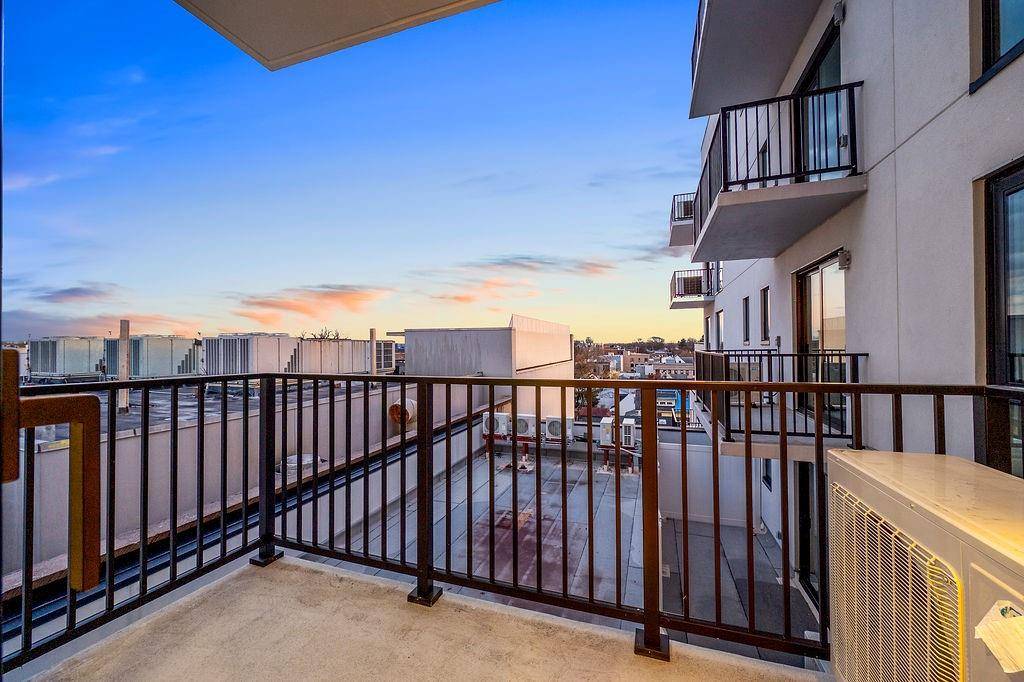 Brooklyn, NY 11354,150-02 Northern BLVD #4J