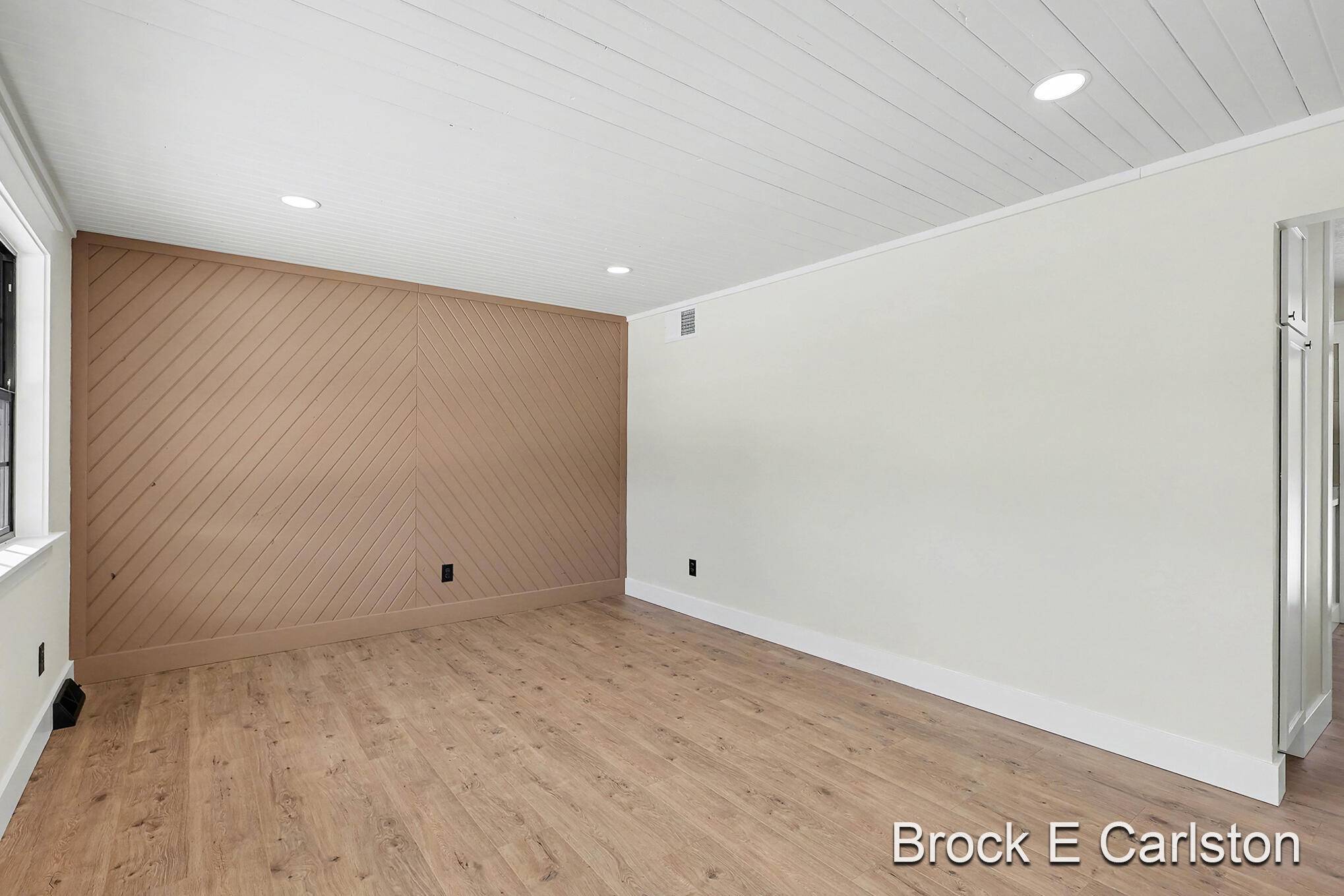 Muskegon, MI 49442,945 N Van Eyck ST