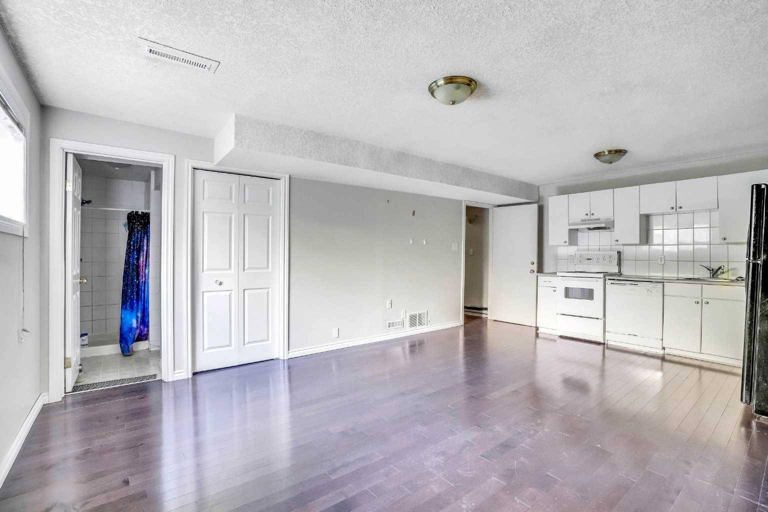 Calgary, AB T2K 1V4,185 Cornwallis DR NW