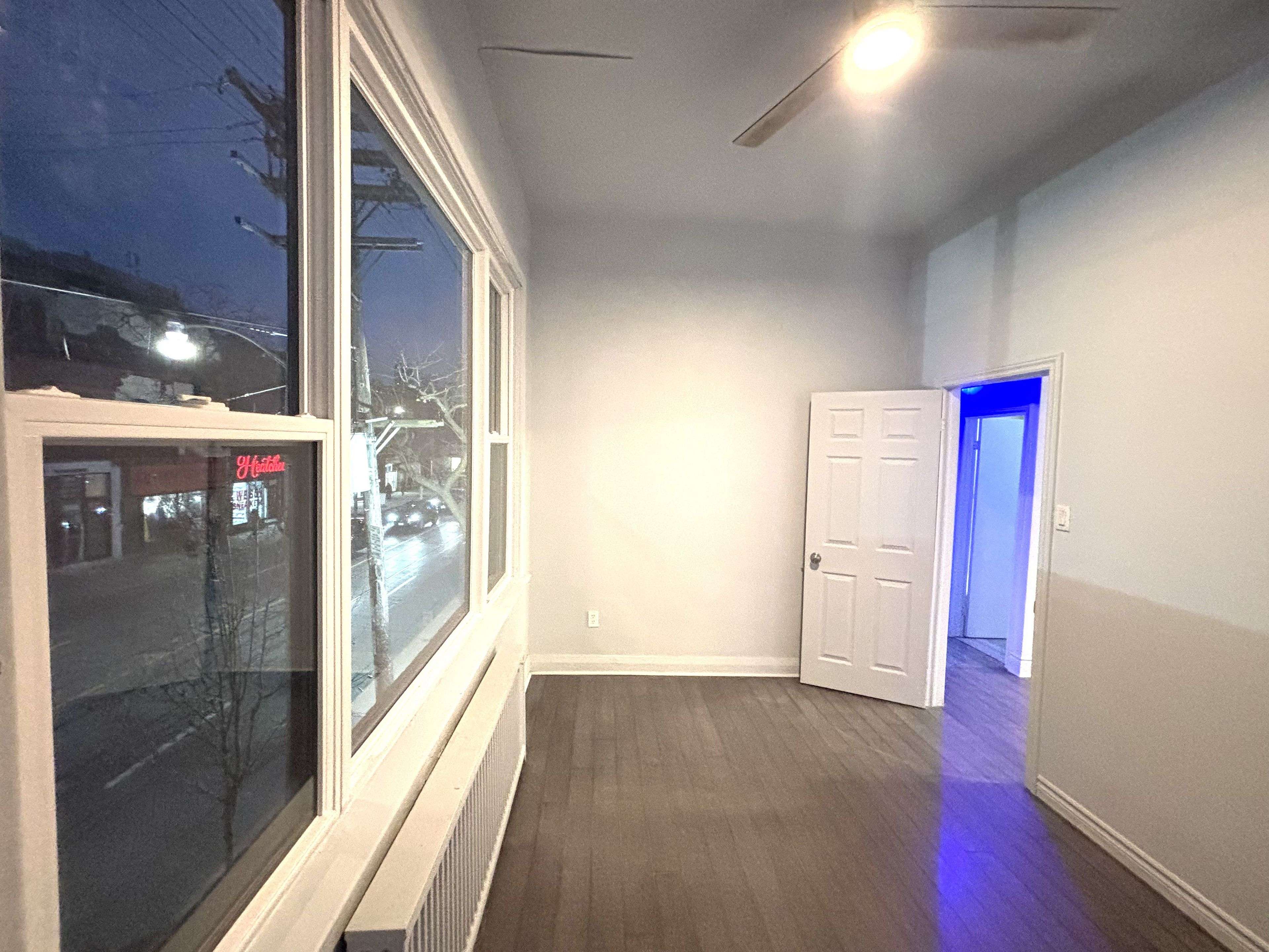 Toronto C01, ON M5V 2B4,527 Queen ST W #2A