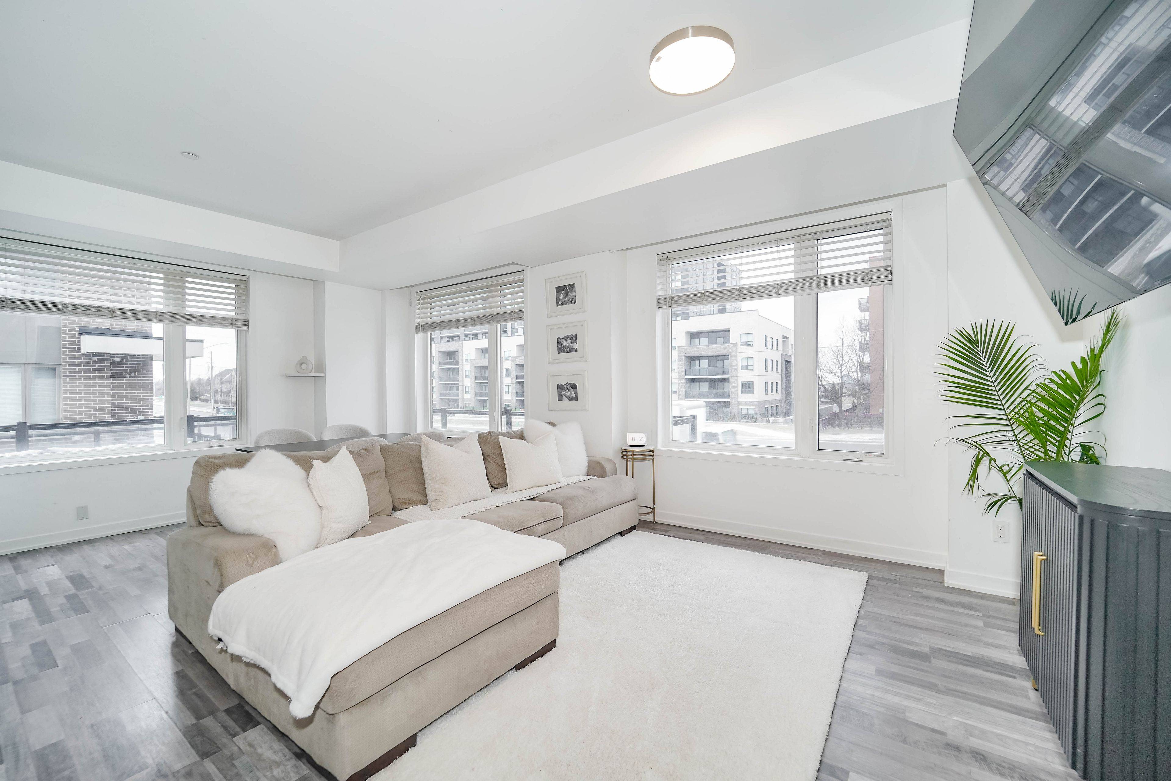 Pickering, ON L1V 0E8,1460 Whites RD N #211