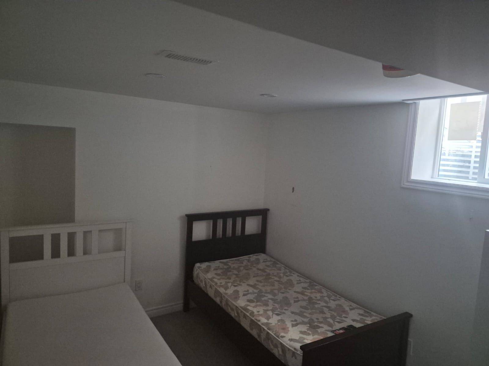 Oshawa, ON L1G 8A3,1761 Mcgill CT