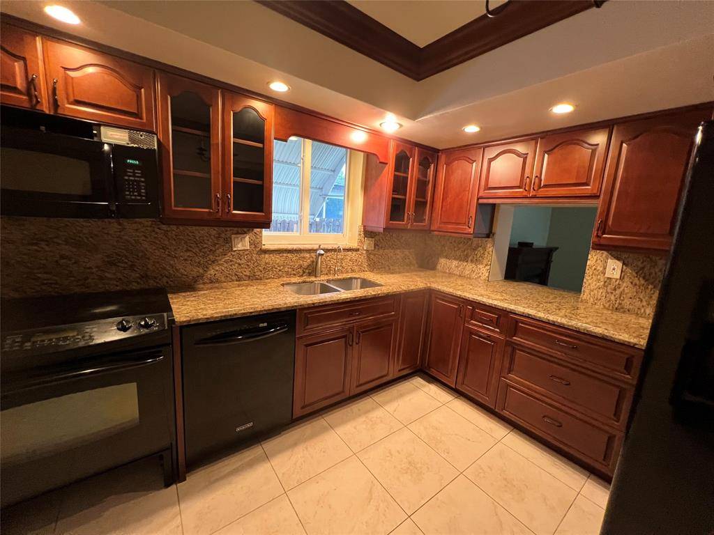 Pembroke Pines, FL 33026,11541 NW 23rd St