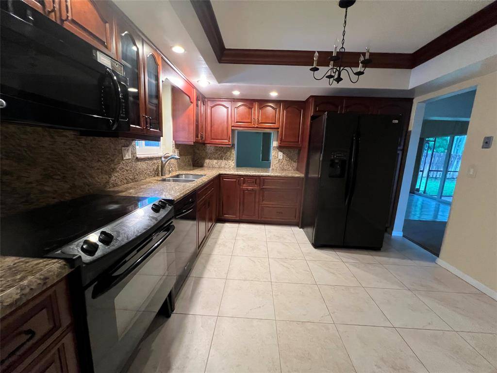 Pembroke Pines, FL 33026,11541 NW 23rd St