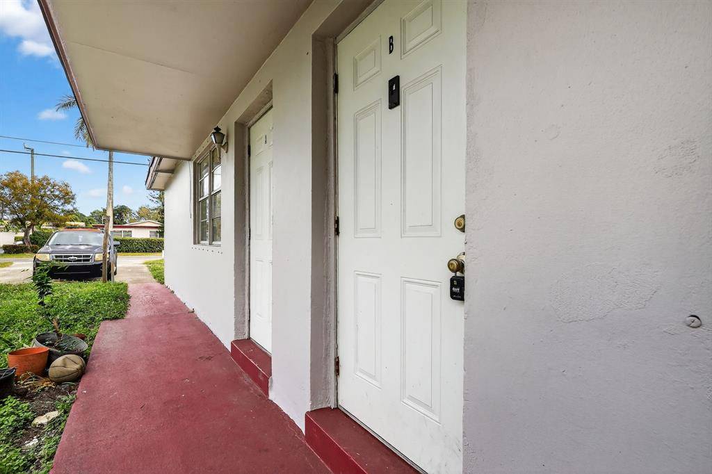 Dania Beach, FL 33004,125 NW 12th Ave #B