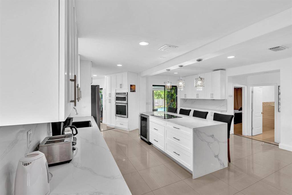 Plantation, FL 33317,5901 W Broward Blvd