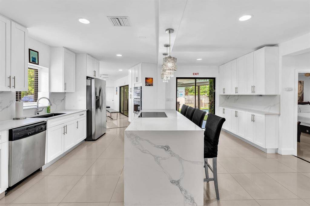 Plantation, FL 33317,5901 W Broward Blvd