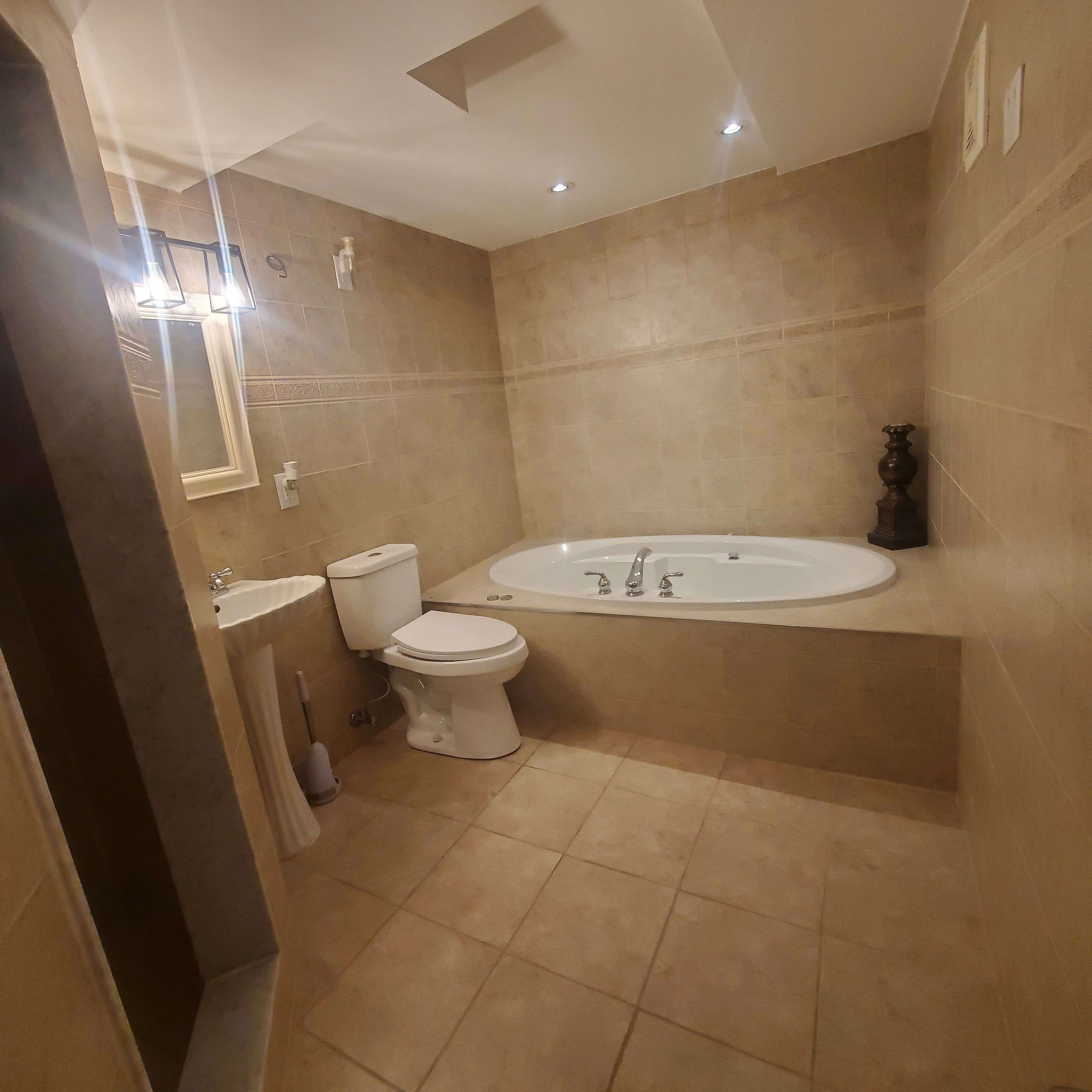 Vaughan, ON L6A 2W9,6 Solway AVE W #BSMT