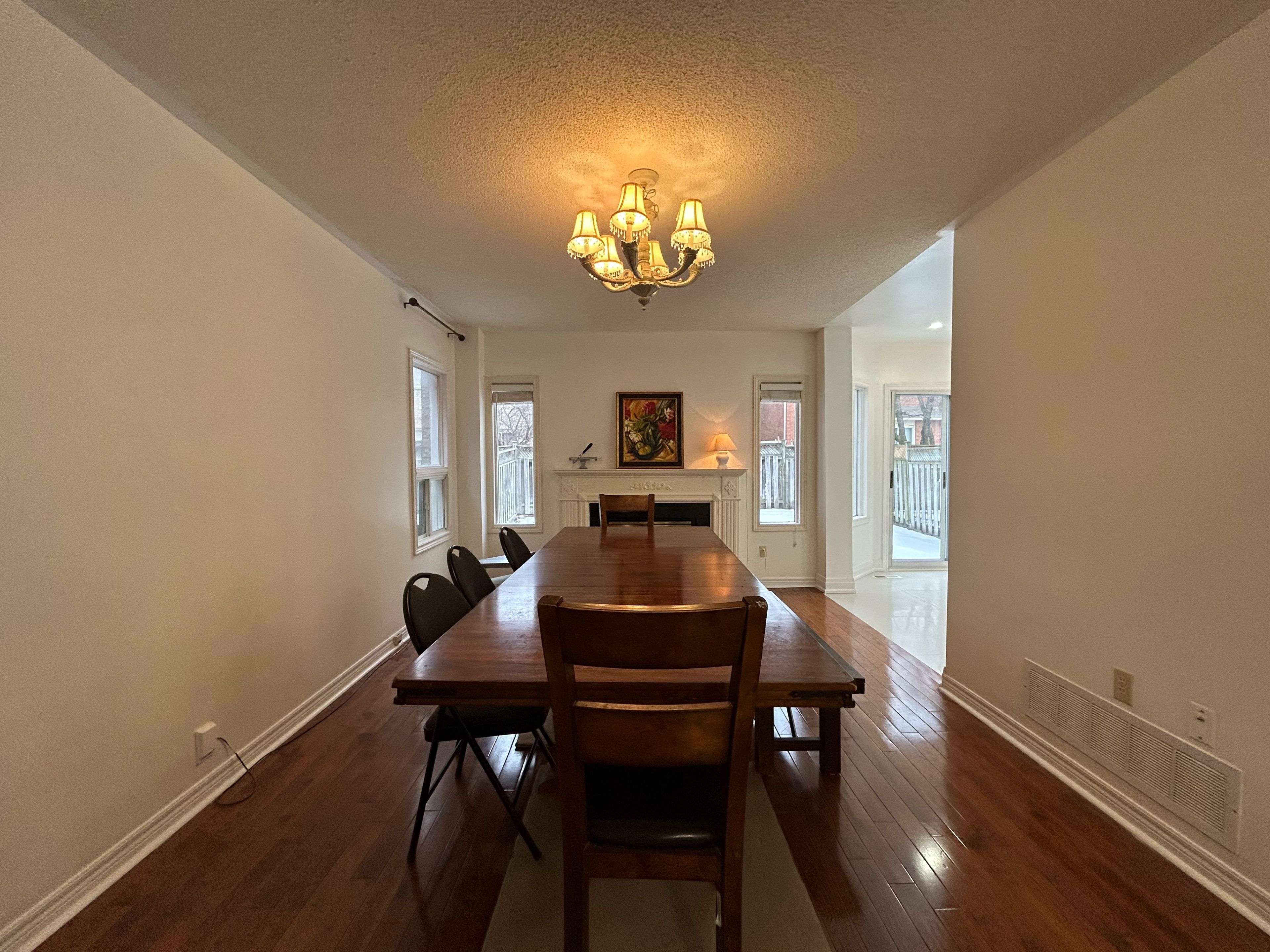 Richmond Hill, ON L4B 4J1,49 Melville  St ST