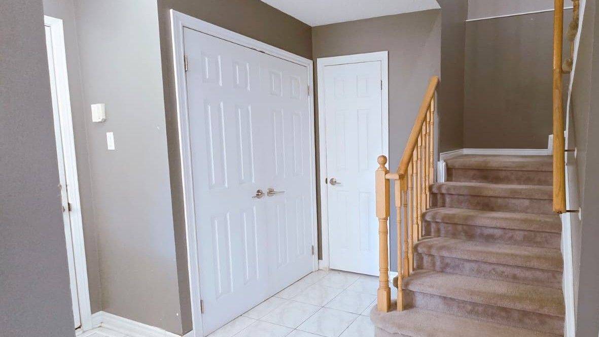 Barrie, ON L4N 8L3,12 Gore DR