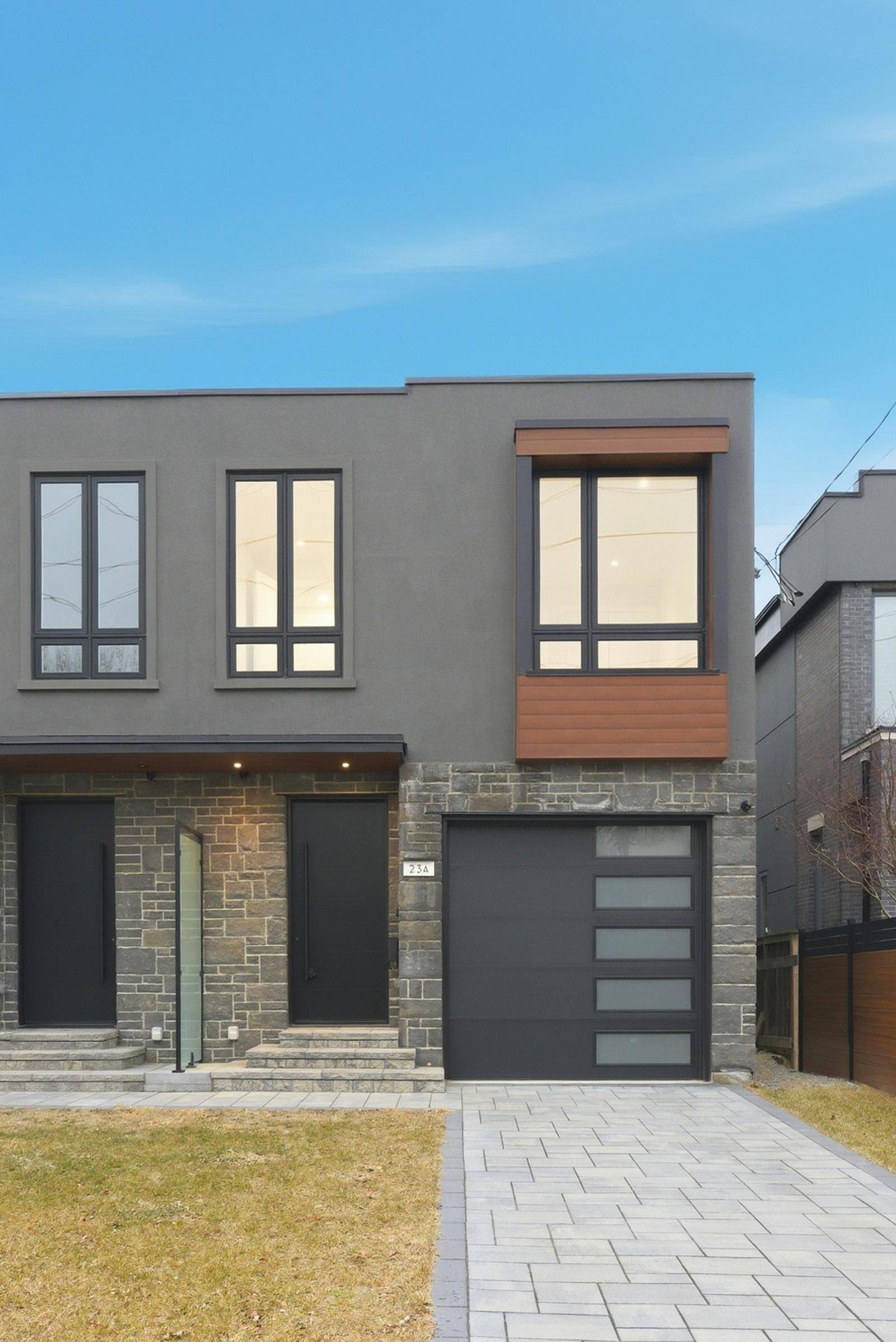 Mississauga, ON L5H 2S1,23A Maple AVE N