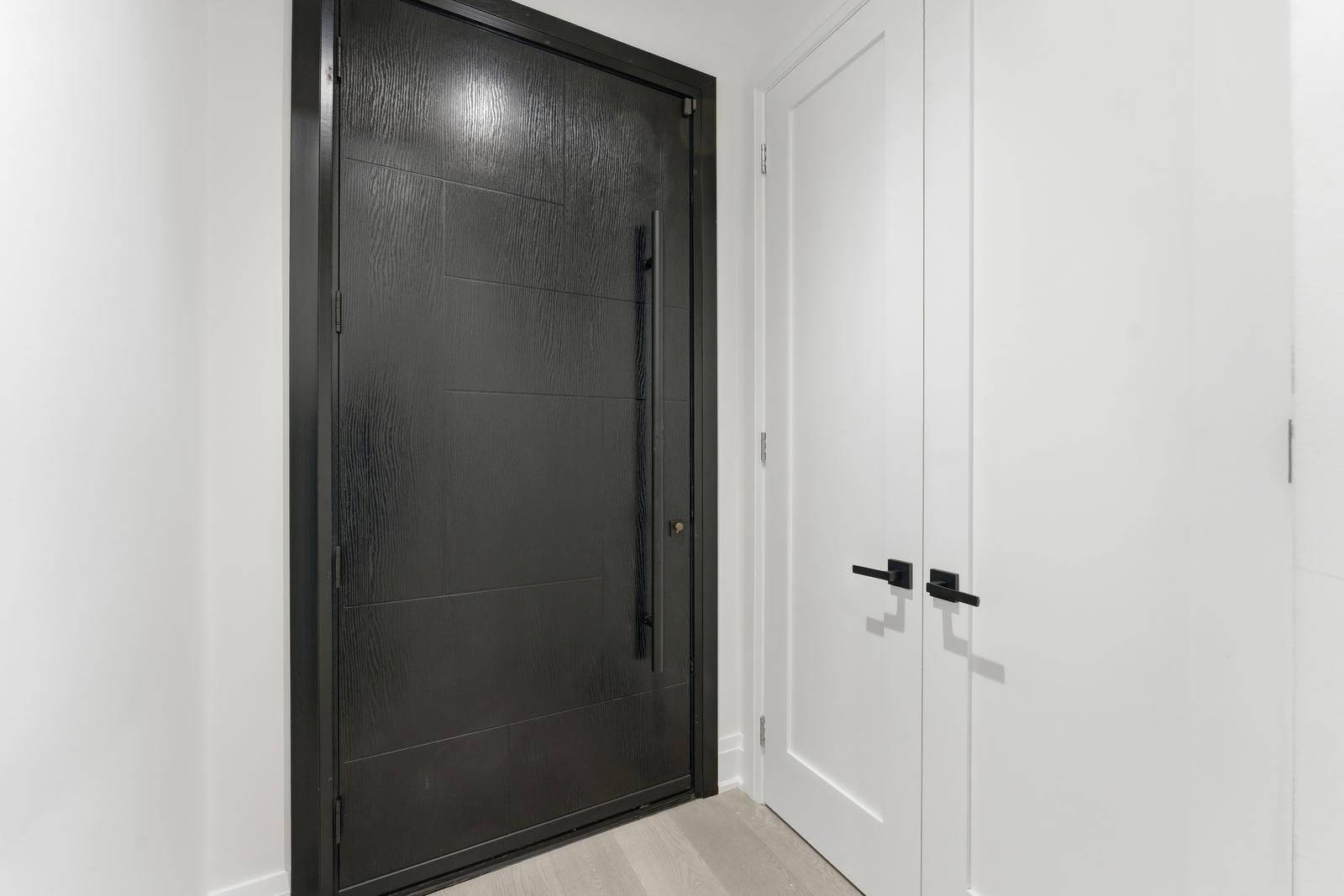 Mississauga, ON L5H 2S1,23A Maple AVE N