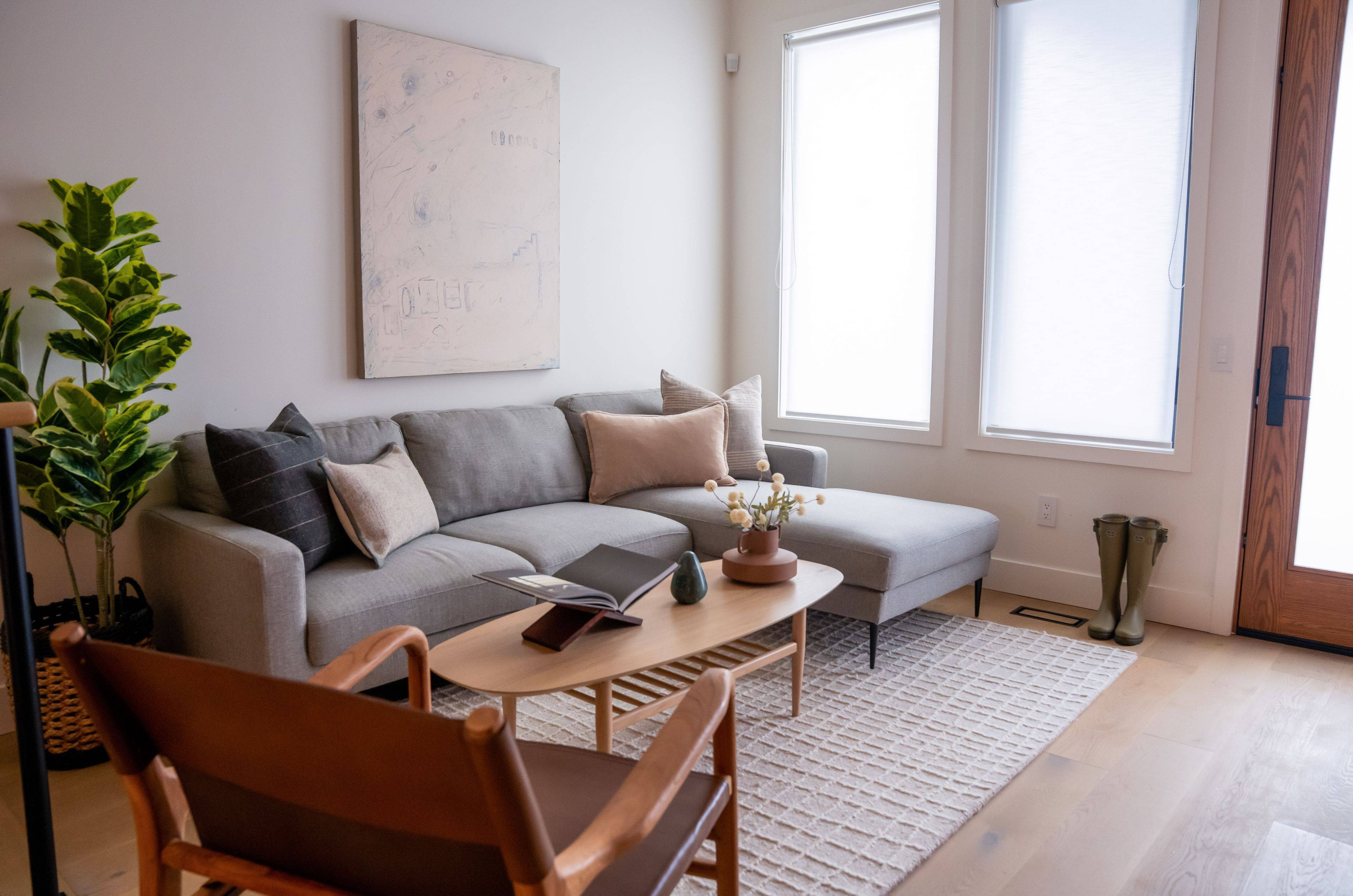 Toronto W02, ON M6H 2R2,577 Concord AVE