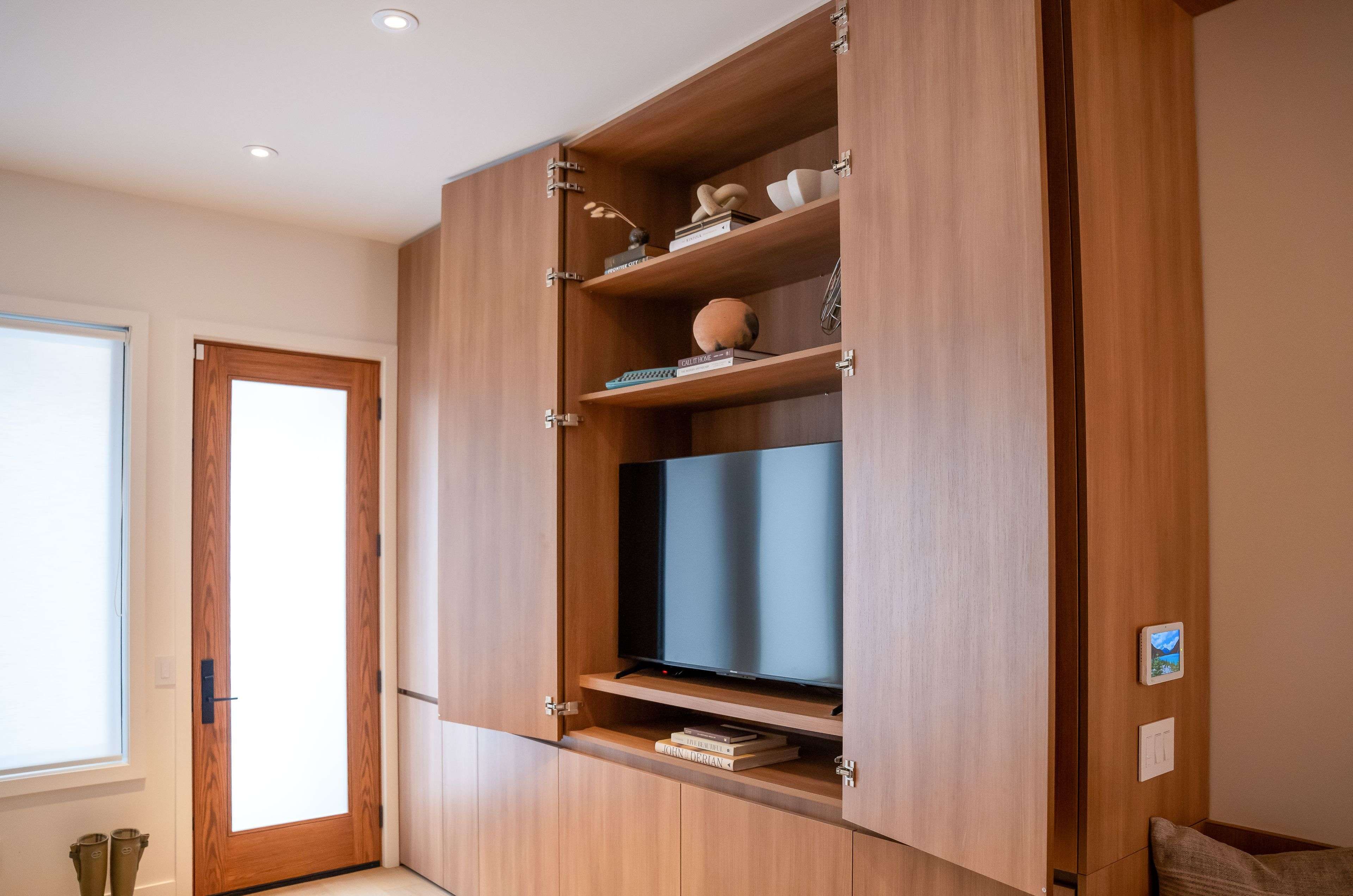 Toronto W02, ON M6H 2R2,577 Concord AVE