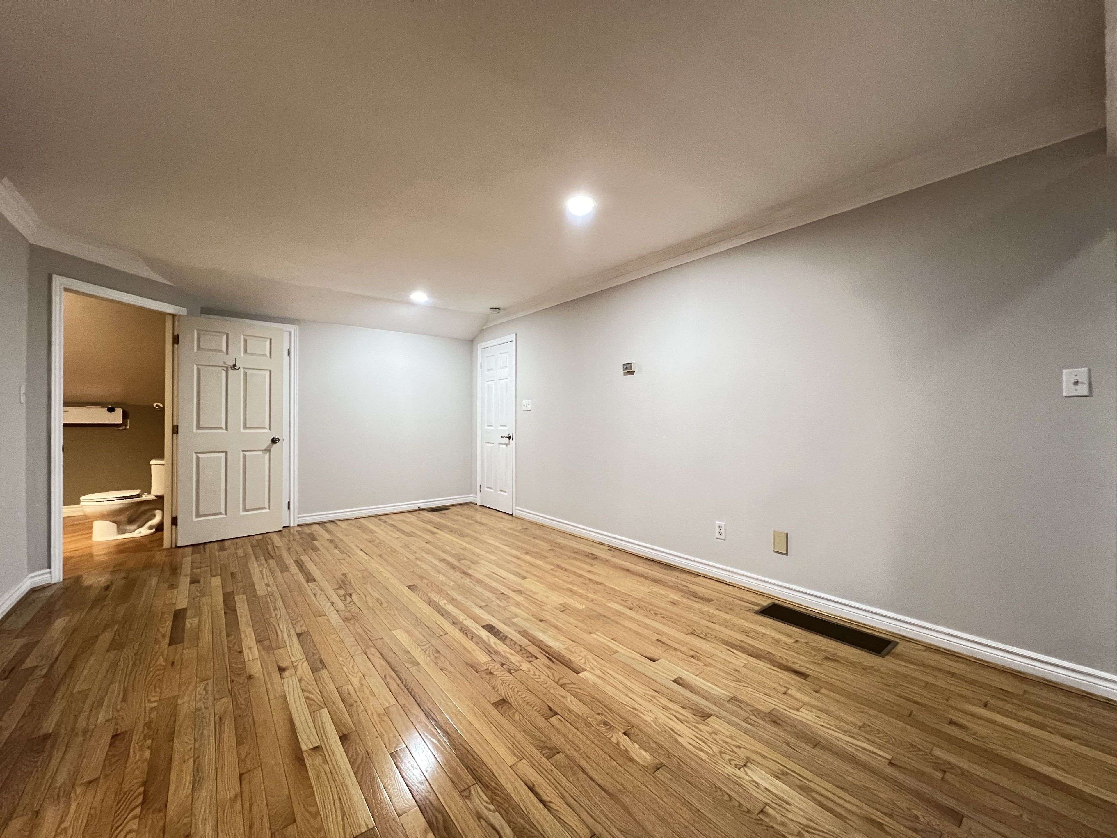 Milton, ON L9T 2Y1,7158 Bell School Line #Coach House