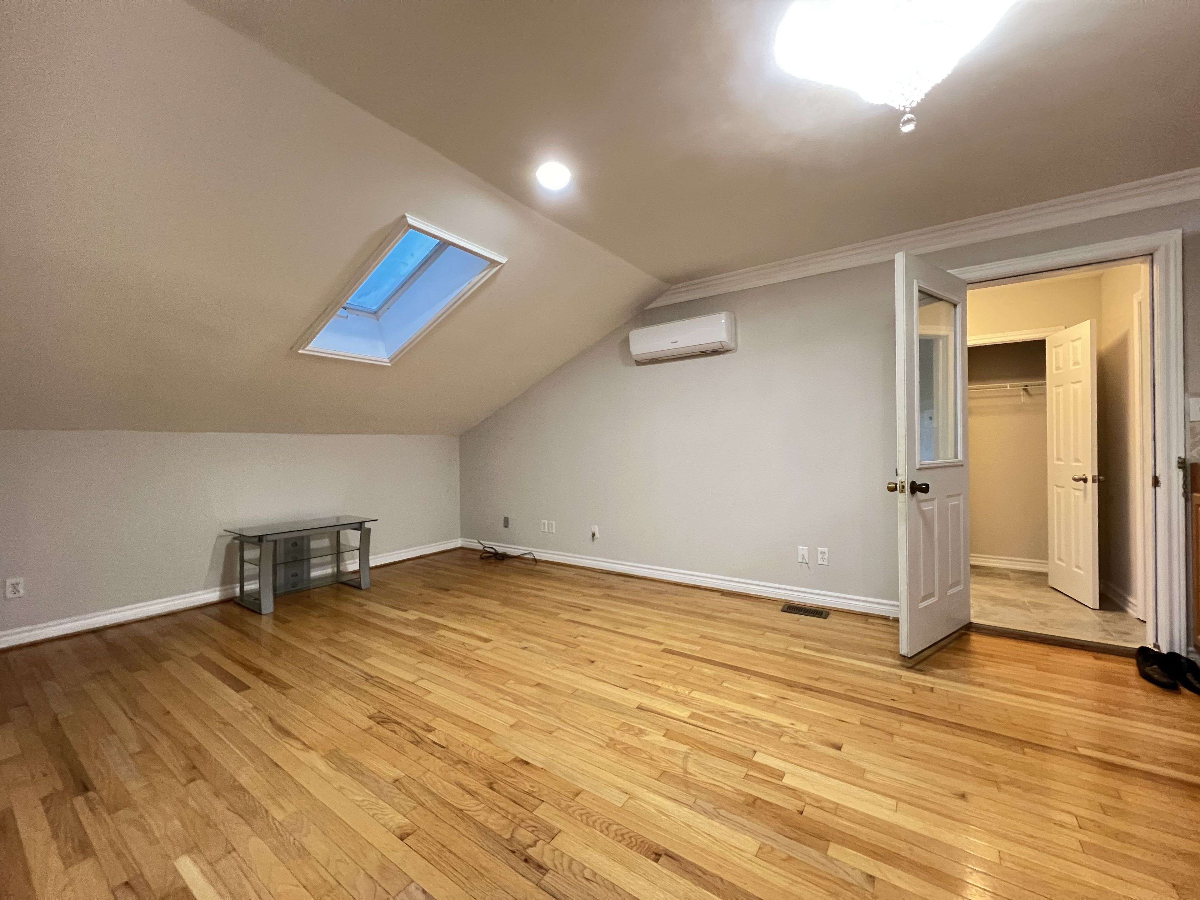 Milton, ON L9T 2Y1,7158 Bell School Line #Coach House