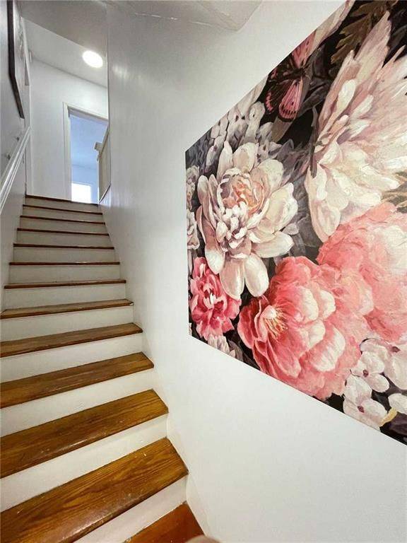 Hamilton, ON L8P 4B8,229 Locke ST S #Upper