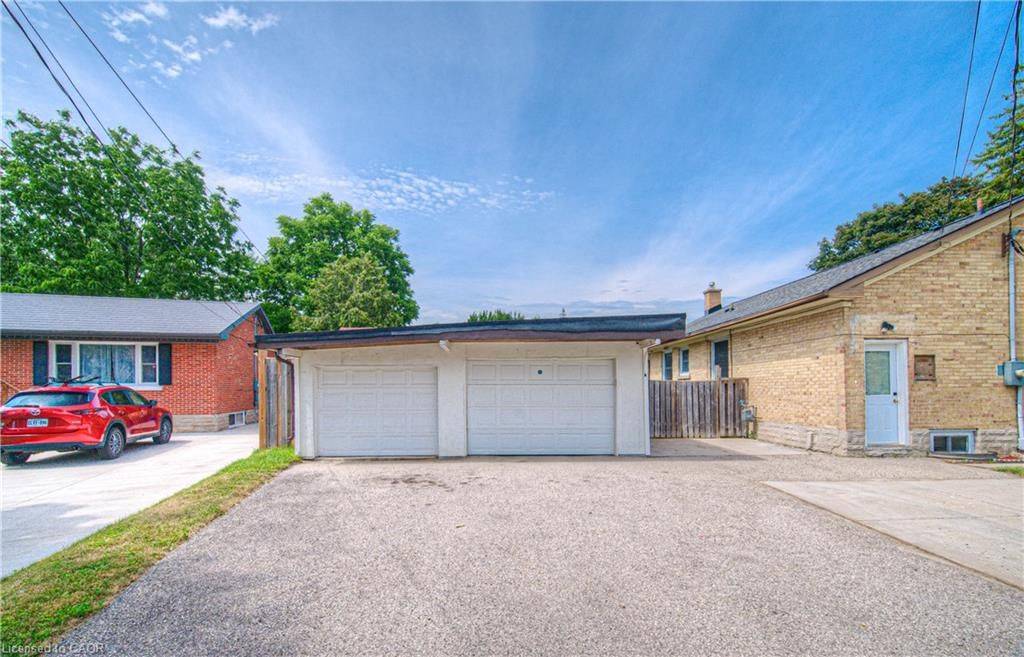 Kitchener, ON N2B 1Z2,169 Bruce ST #Upper