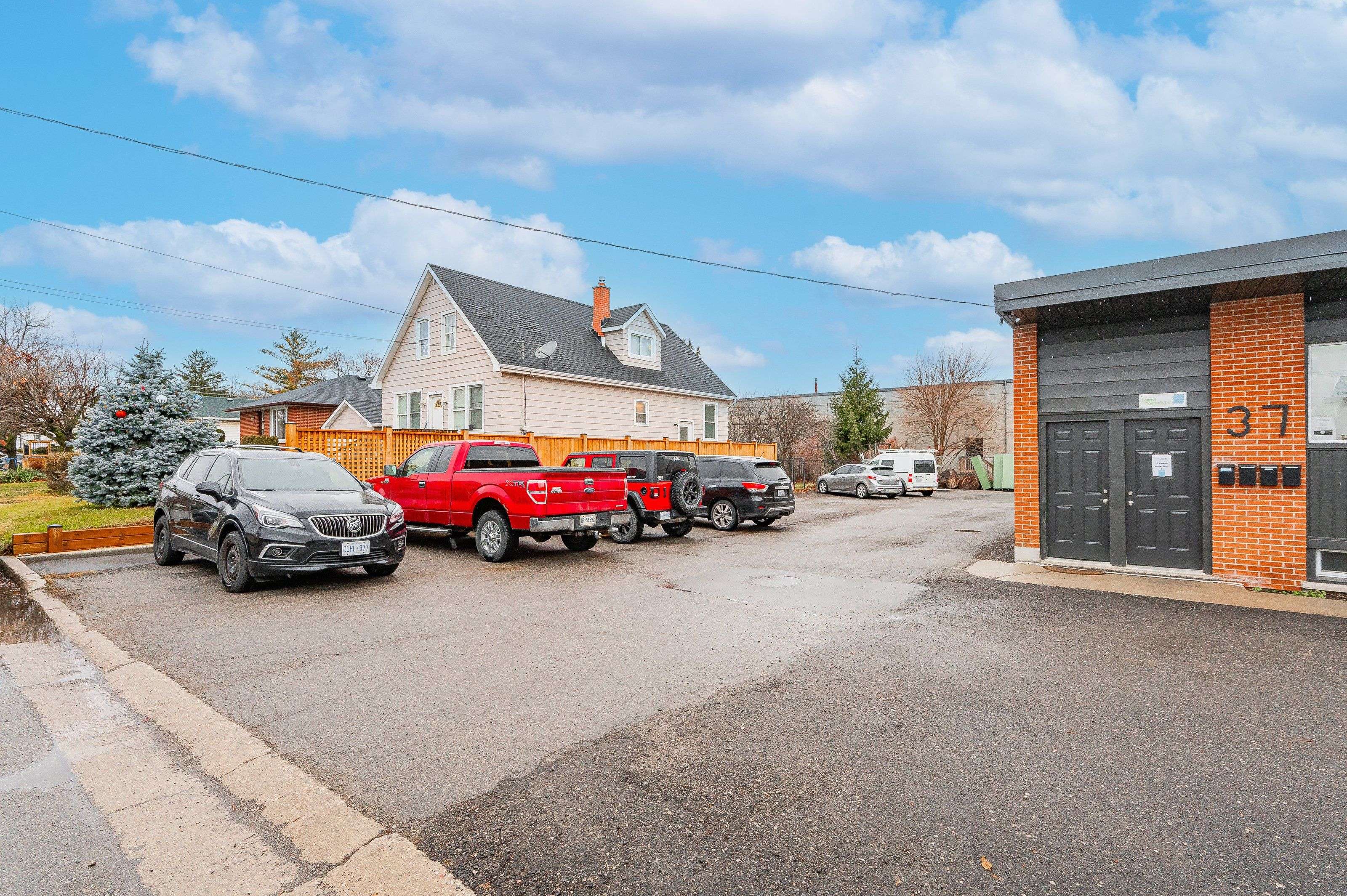 Guelph, ON N1E 2Y4,37 Empire ST #B