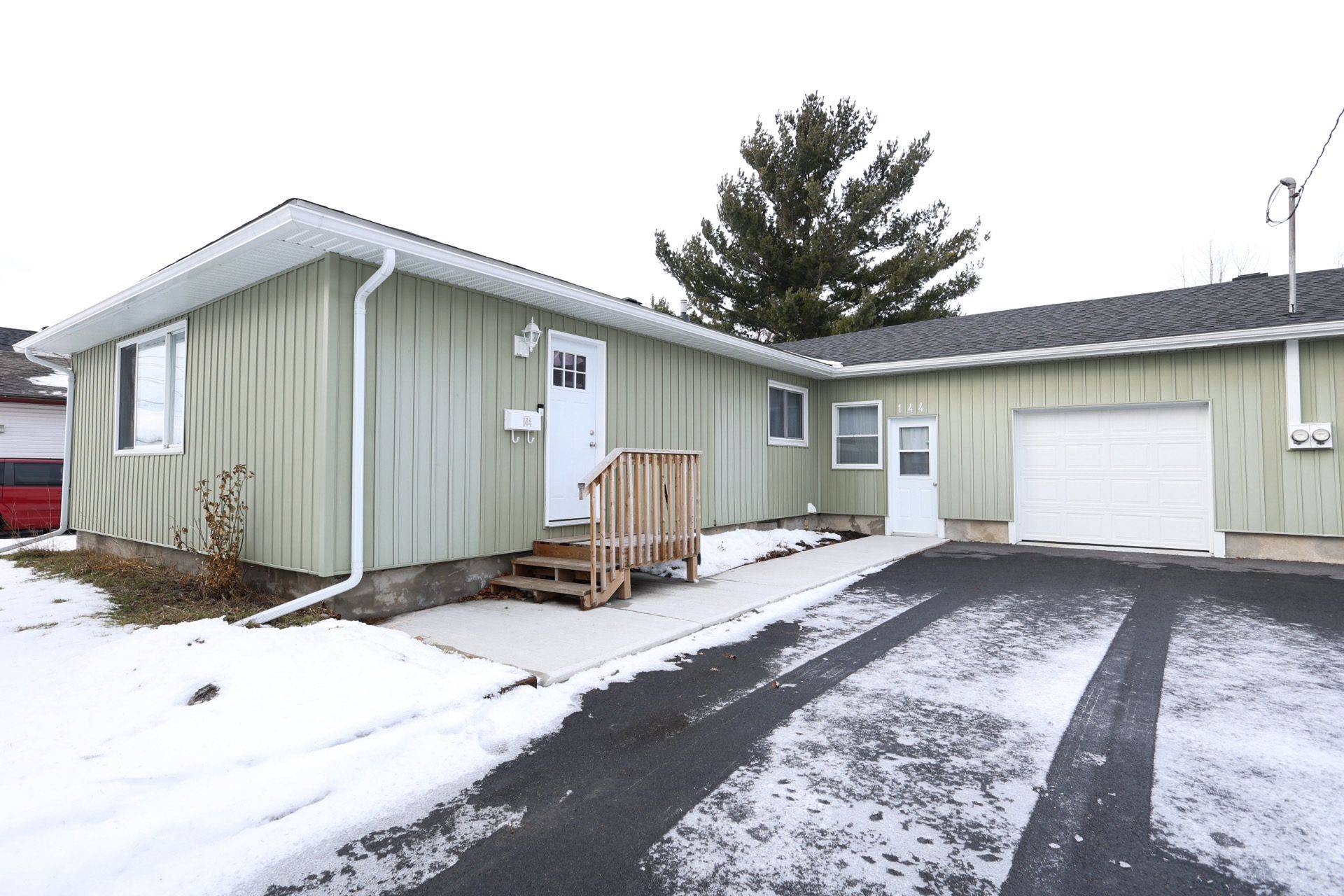 Cornwall, ON K6J 3L9,144 Elsie AVE