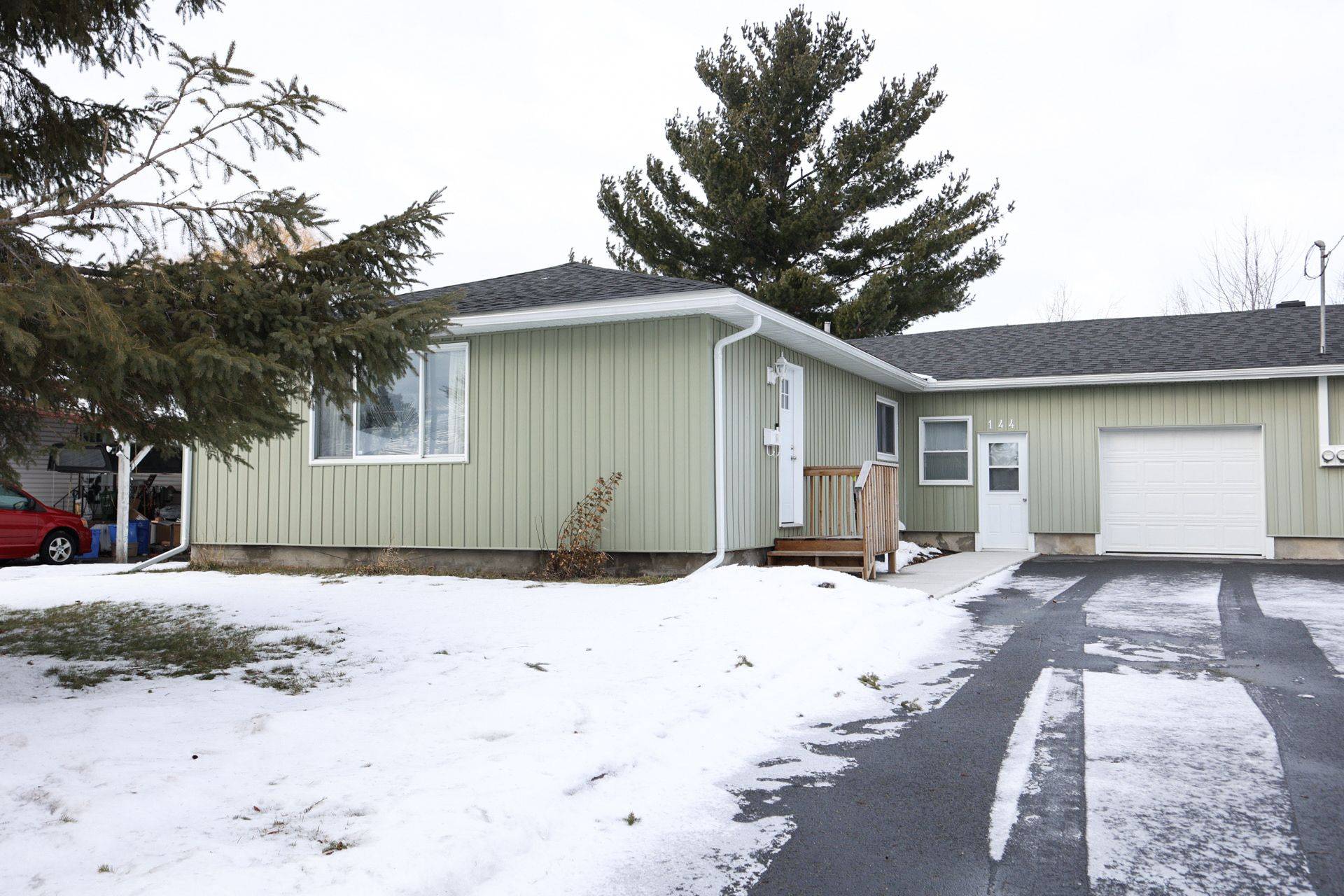 Cornwall, ON K6J 3L9,144 Elsie AVE