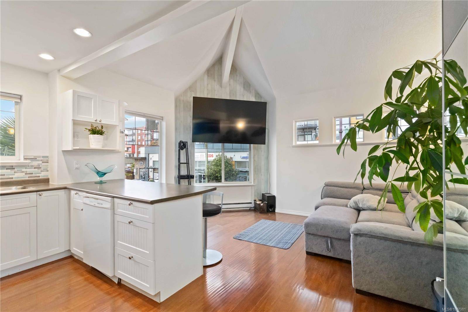 Langford, BC V9B 3V5,2849 Peatt Rd #211