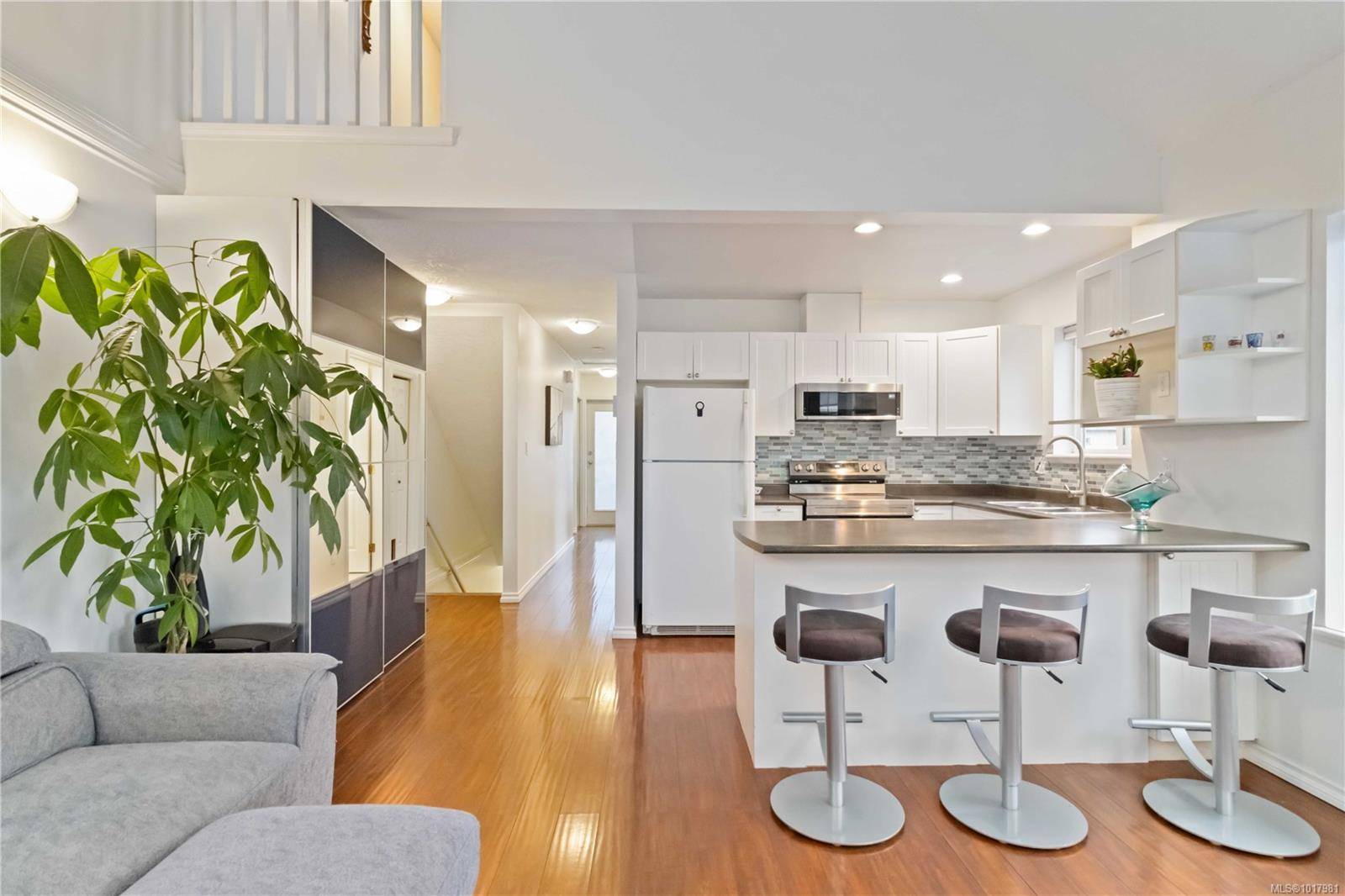 Langford, BC V9B 3V5,2849 Peatt Rd #211