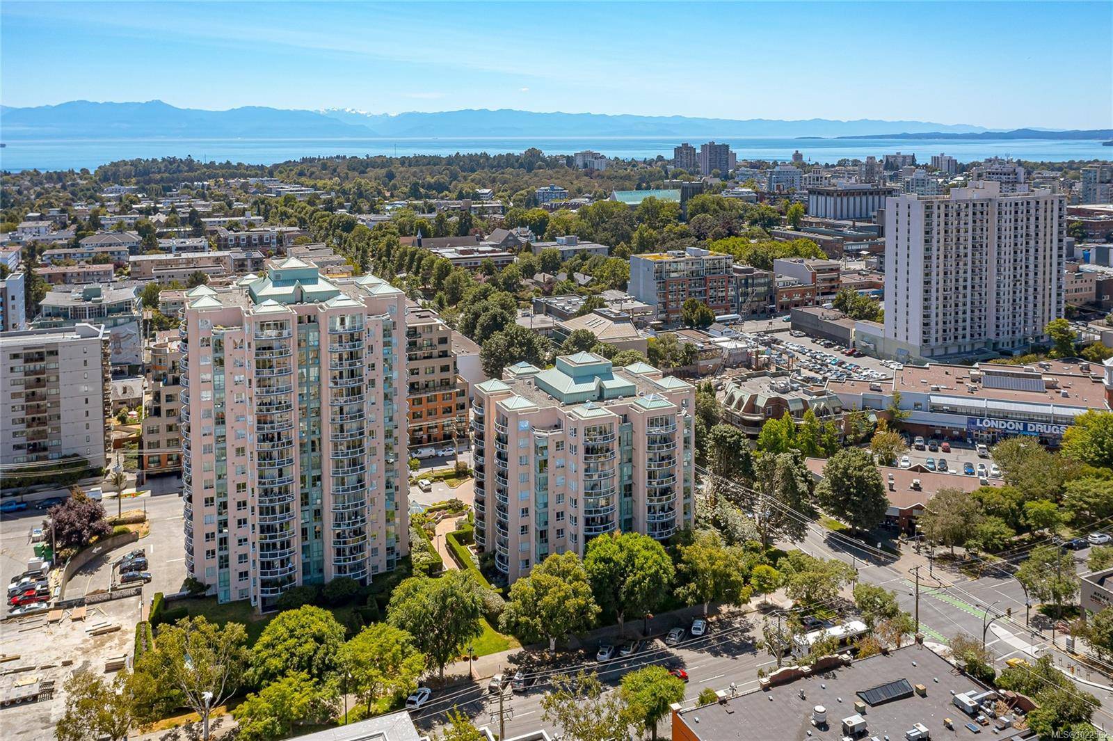 Victoria, BC V8V 4Y3,1010 View St #502