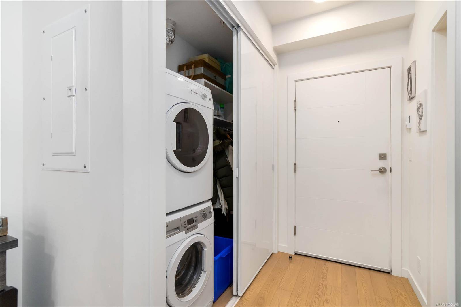 Victoria, BC V8V 0E1,1033 Cook St #409