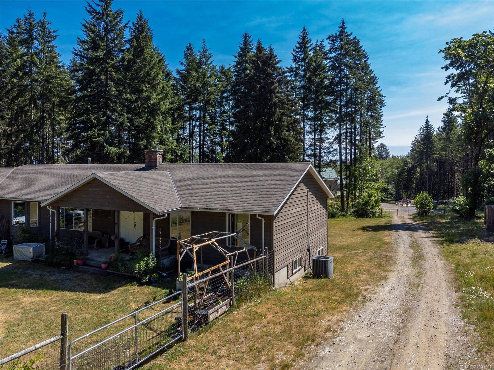 Black Creek, BC V9N 1H3,8598 Island Hwy N