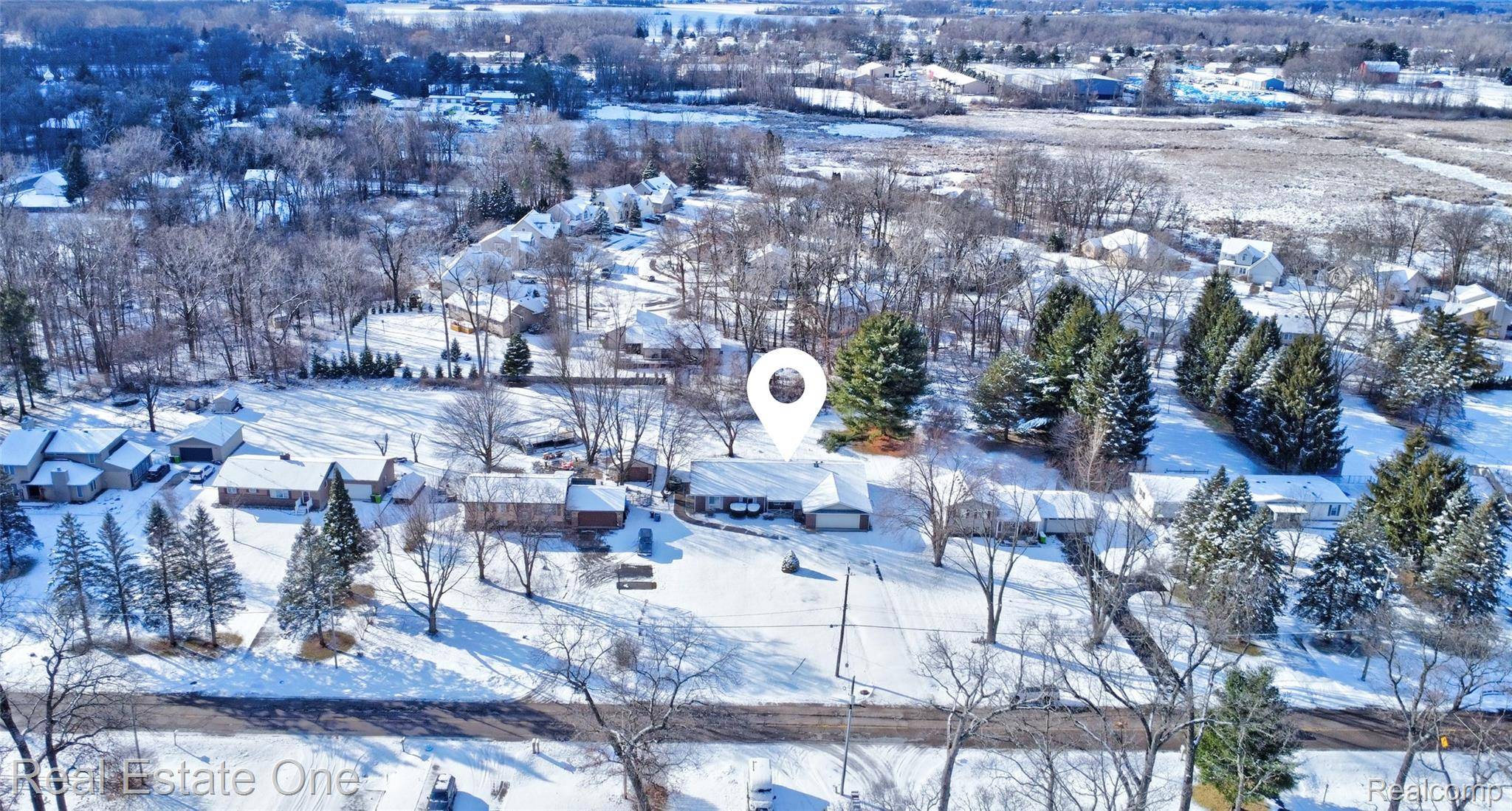 Fenton, MI 48430,14334 Swanee Beach DR