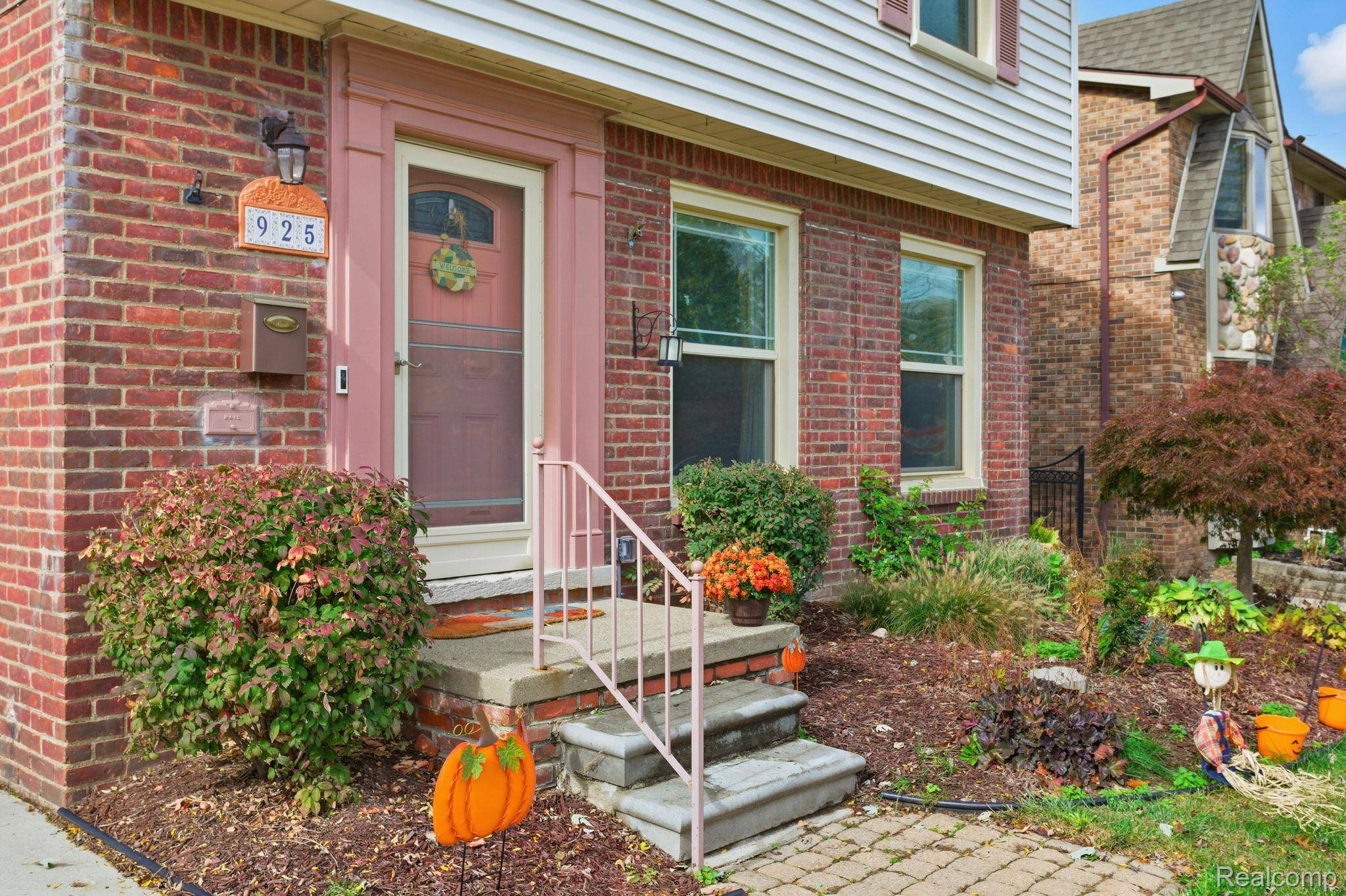 Dearborn, MI 48128,925 N Mildred ST