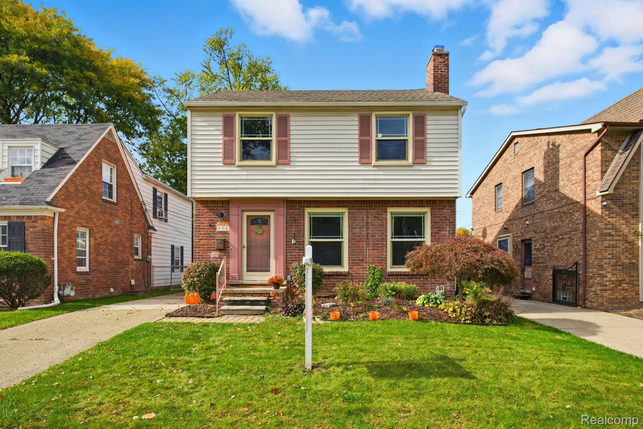 Dearborn, MI 48128,925 N Mildred ST