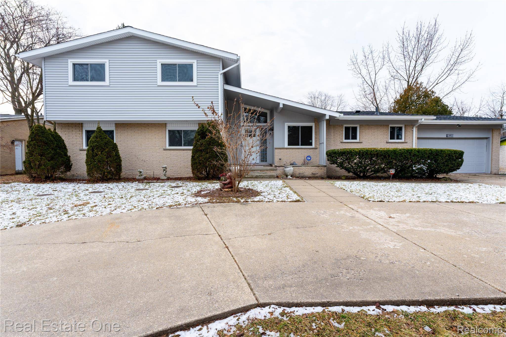 Southfield, MI 48075,19339 Starlane ST