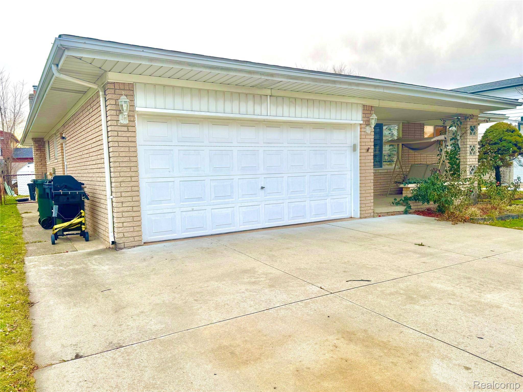 Sterling Heights, MI 48310,2868 Groves DR