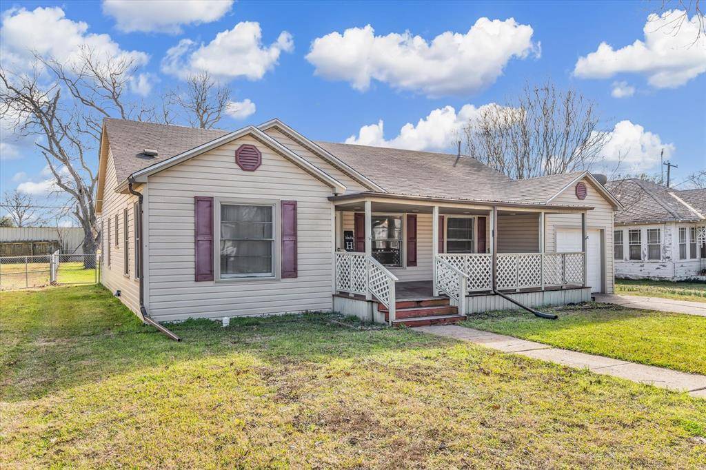 Mart, TX 76664,704 E McLennan Avenue